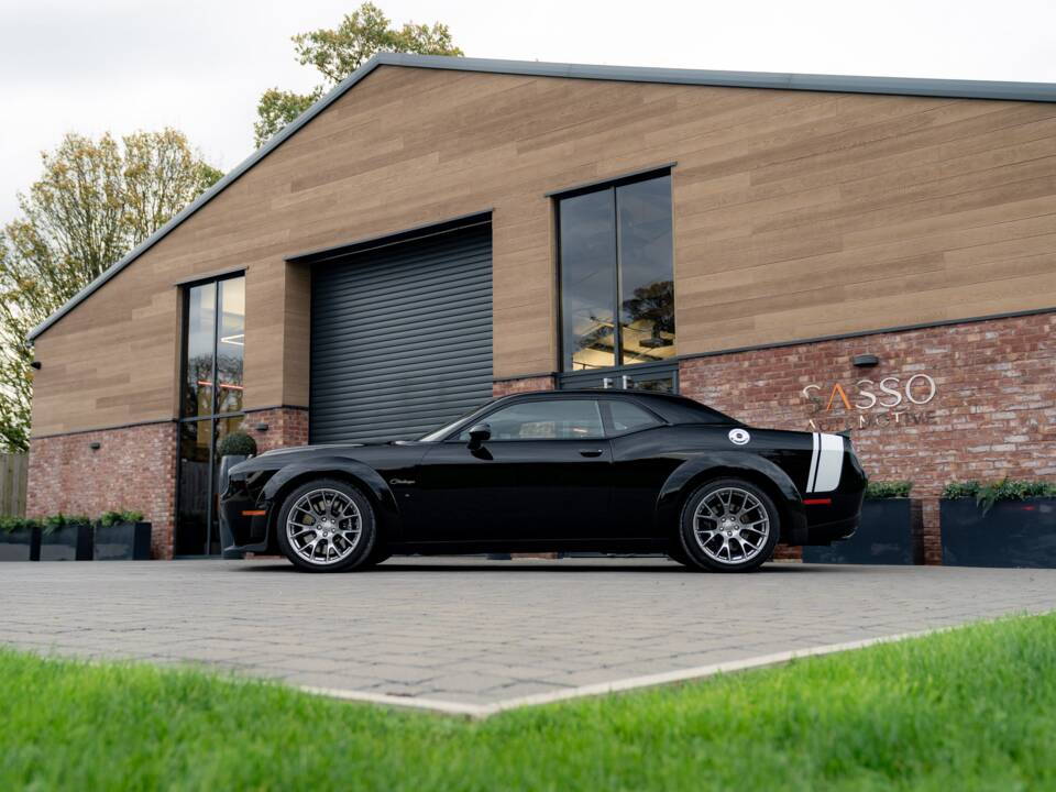 Image 19/86 of Dodge Challenger SRT "Black Ghost" (2023)