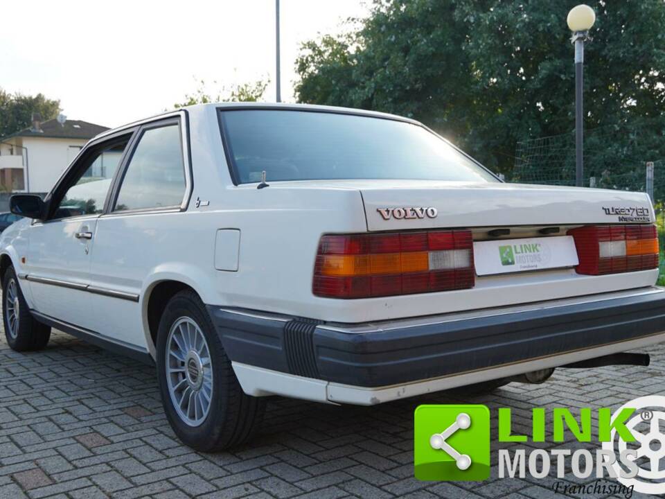 Image 6/10 of Volvo 780 Bertone (1987)