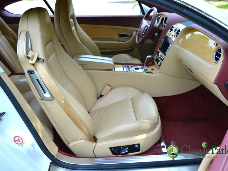 Bild 20/50 von Bentley Continental GT (2008)