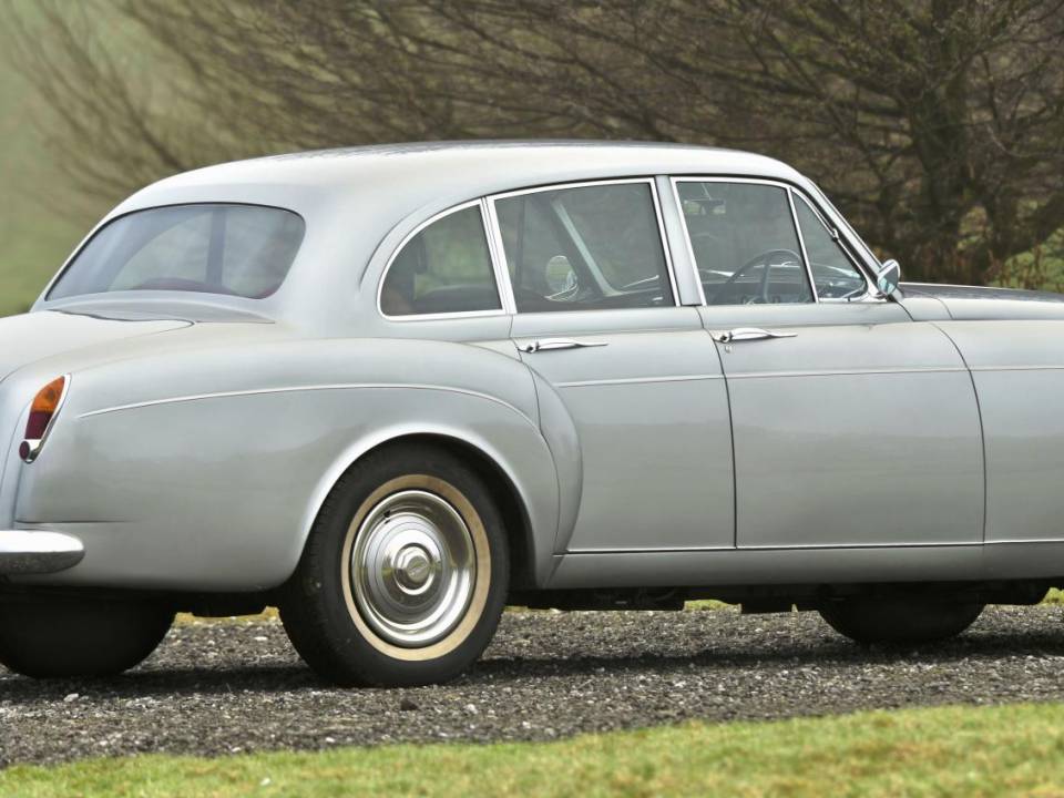 Image 20/50 of Bentley S 3 Continental Flying Spur (1963)