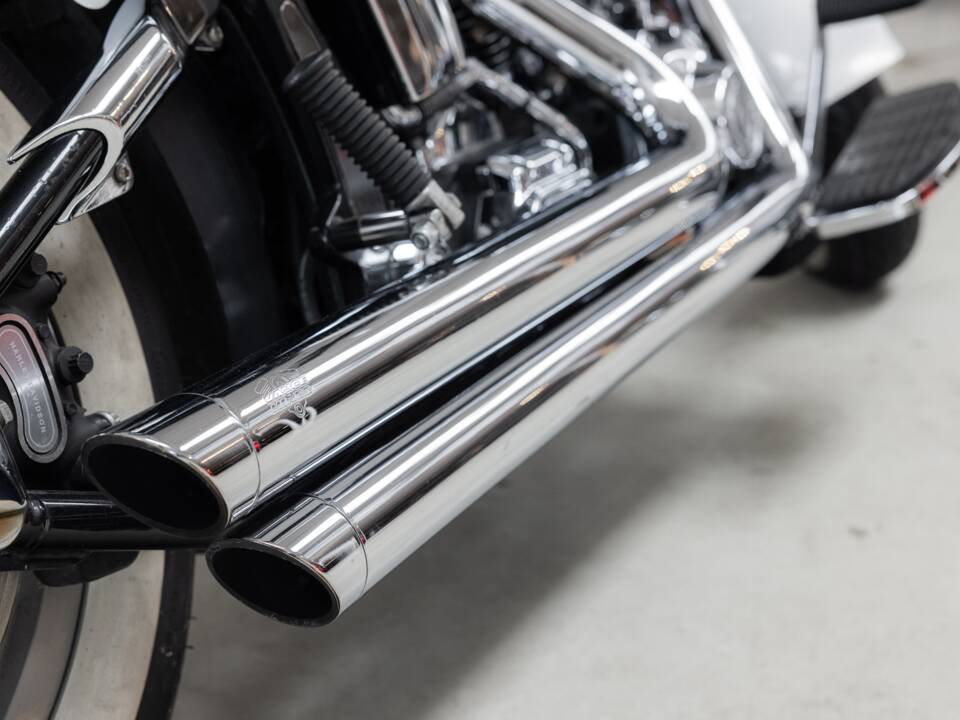 Image 27/34 of Harley-Davidson DUMMY (2002)