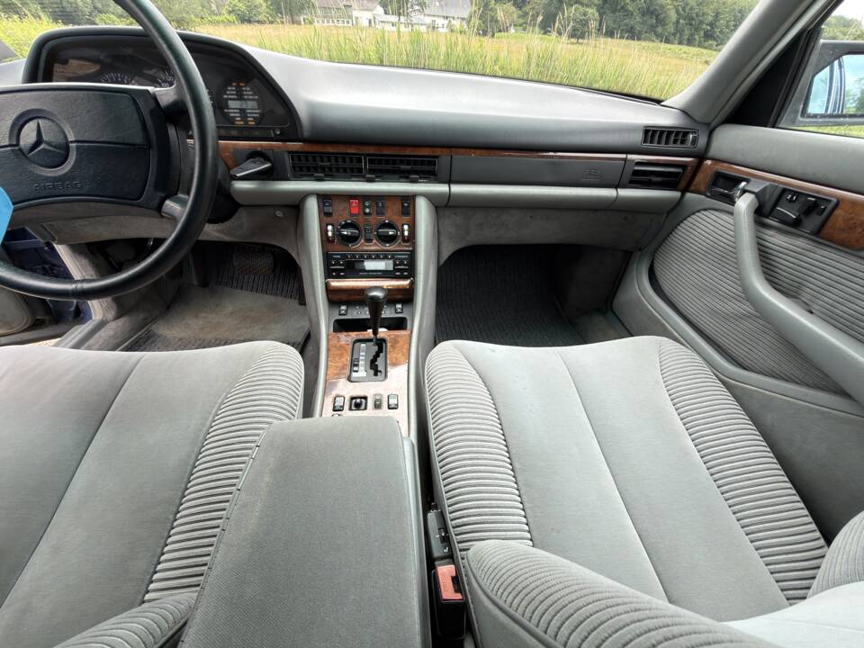 Image 15/20 of Mercedes-Benz 560 SEL (1988)