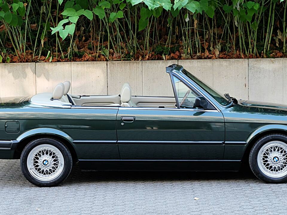 Immagine 2/48 di BMW 325i (1986)