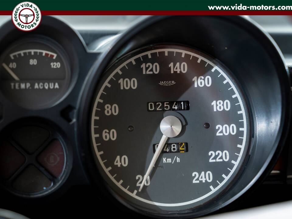 Image 12/15 of Alfa Romeo 2000 GT Veloce (1974)