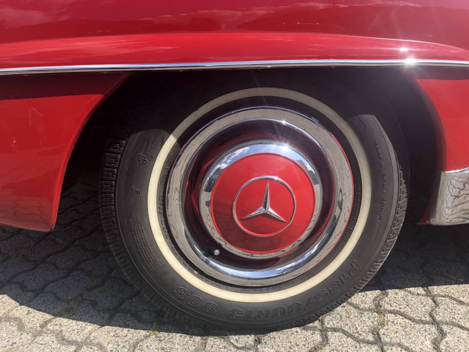 Image 41/45 of Mercedes-Benz 190 SL (1960)