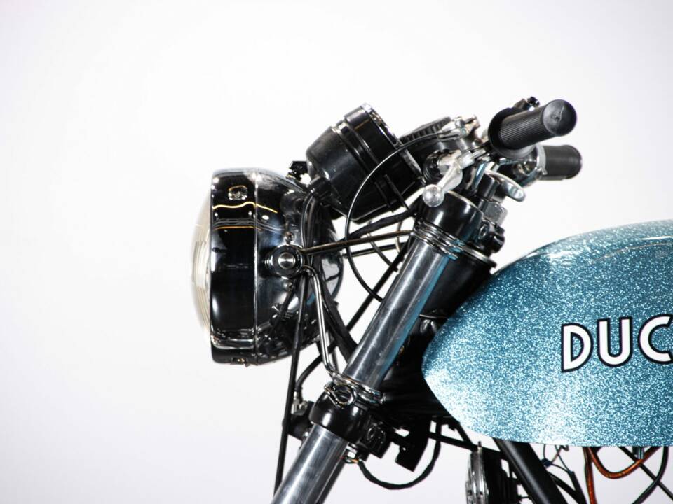 Image 14/50 of Ducati 750 GT (1972)