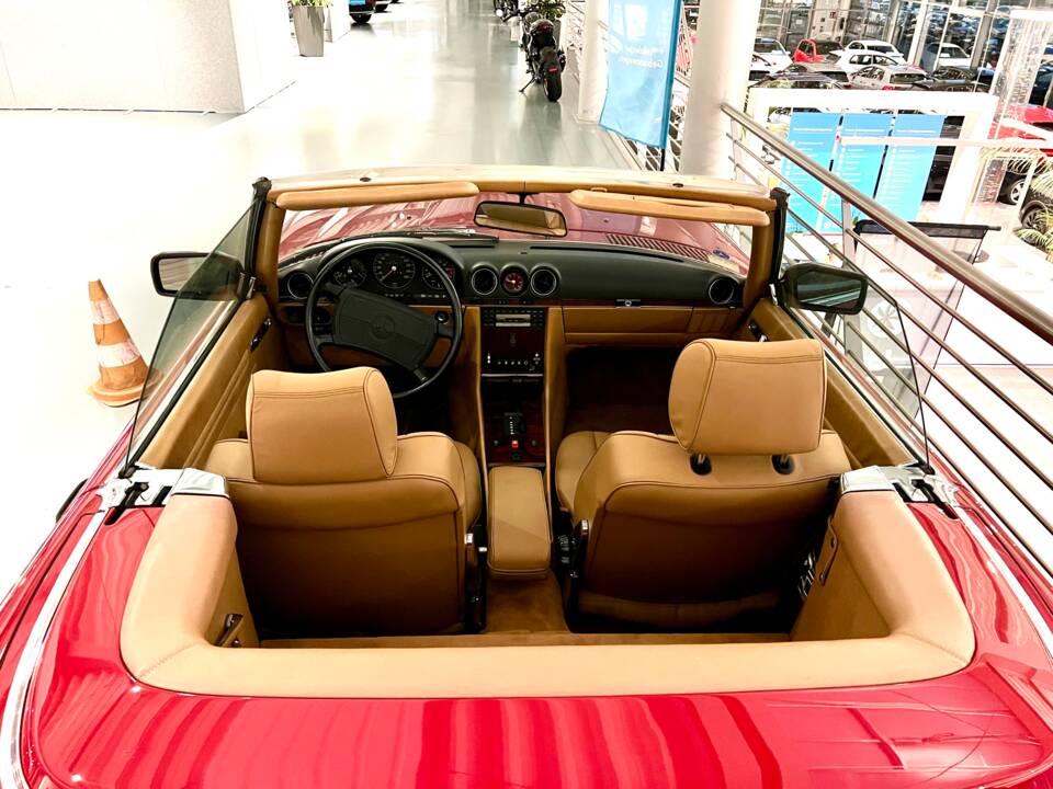 Image 9/27 de Mercedes-Benz 560 SL (1988)