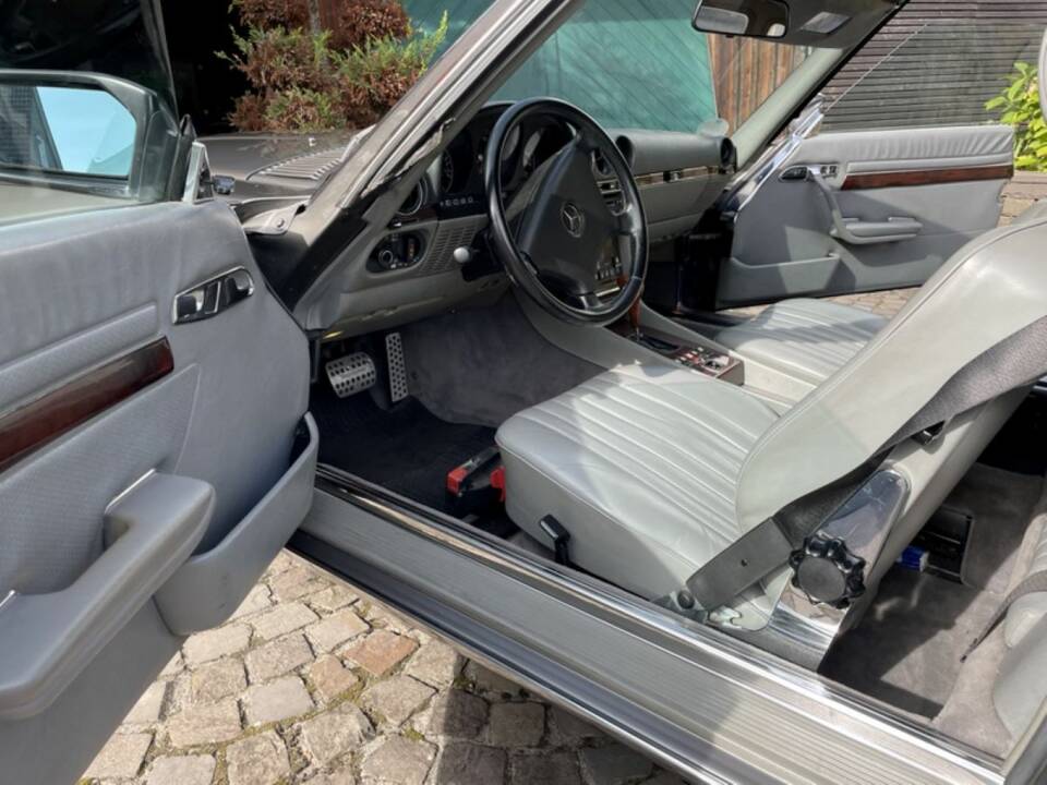 Immagine 12/56 di Mercedes-Benz 500 SL (1985)