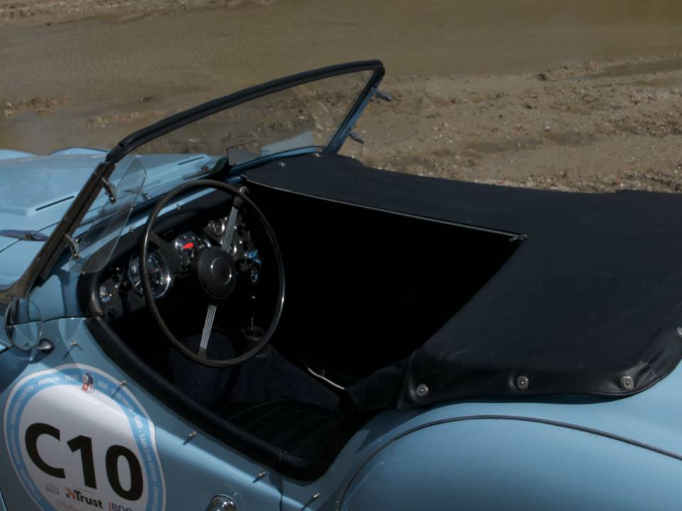 Image 13/42 of Triumph TR 3A (1960)