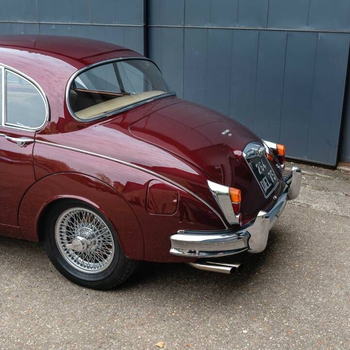 Image 11/49 of Jaguar Mk II 3.4 (1967)