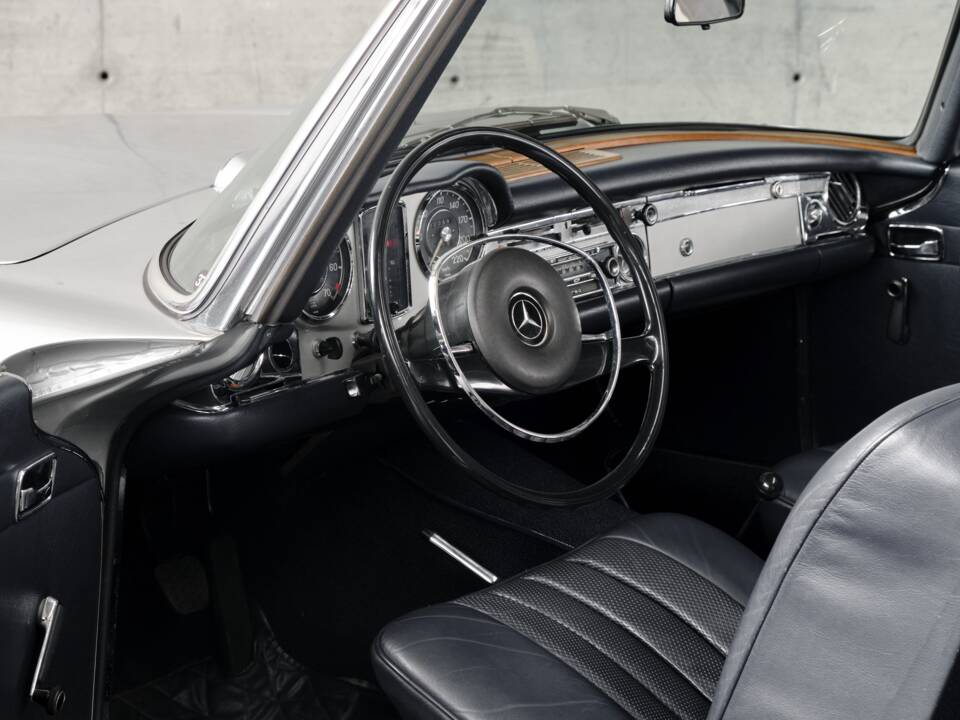 Image 44/50 de Mercedes-Benz 280 SL (1970)