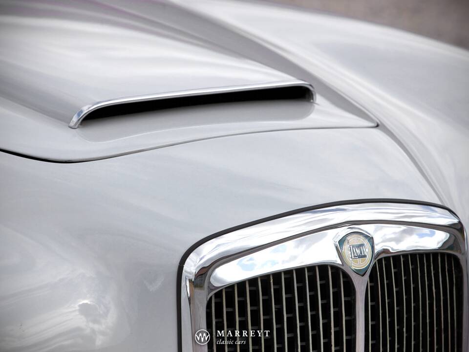 Image 14/70 of Lancia Aurelia B24 Convertible (1957)