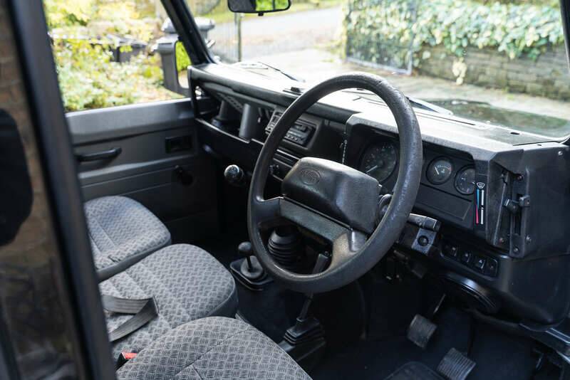 Image 2/50 of Land Rover Defender 110 Td5 (1999)