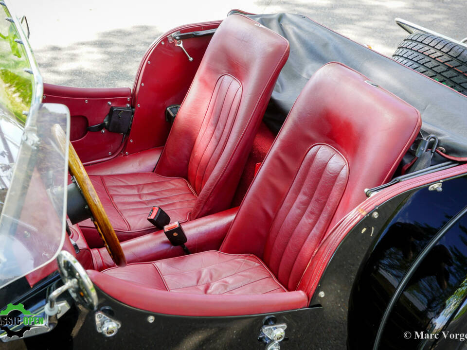 Image 6/54 of Morgan Plus 8 (1992)