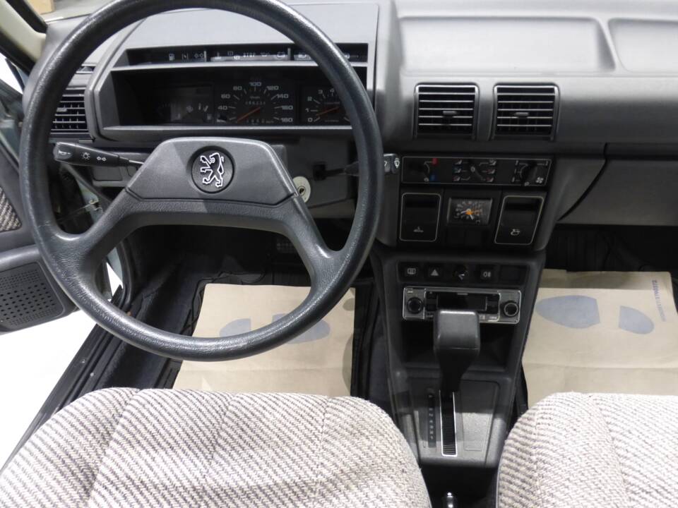 Bild 14/24 von Peugeot 305 (1986)