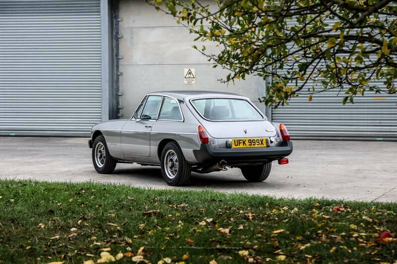 Image 4/26 of MG MGB GT V8 SEC (1981)