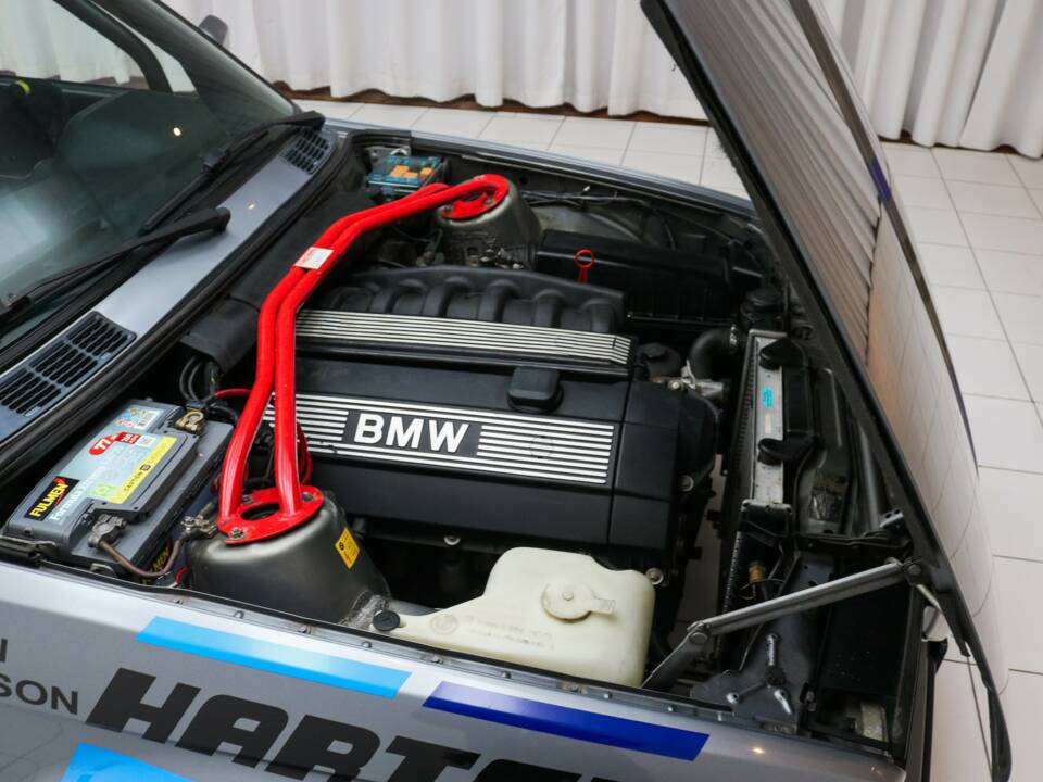 Image 12/14 of BMW 325i (1991)