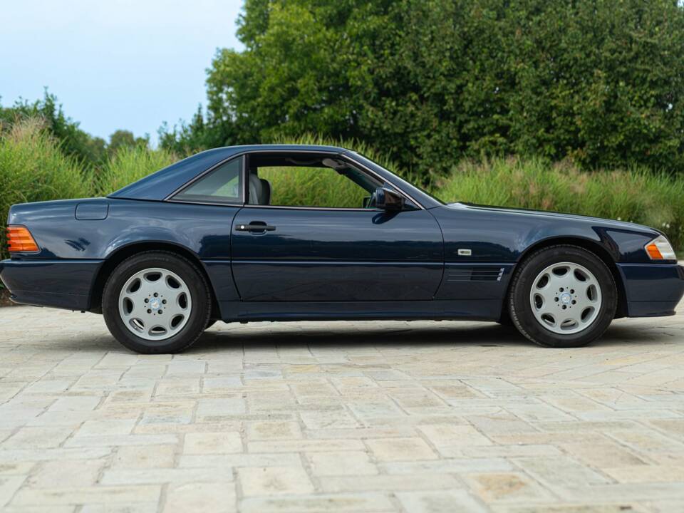 Image 5/50 of Mercedes-Benz SL 320 (1995)
