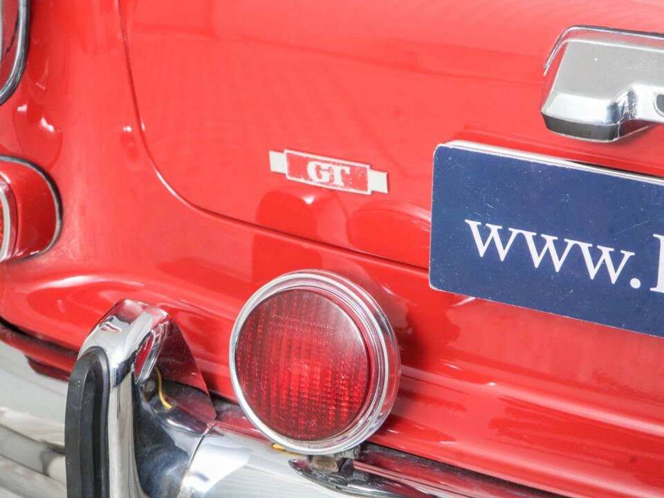 Image 38/50 of Volvo P 123 GT (1968)