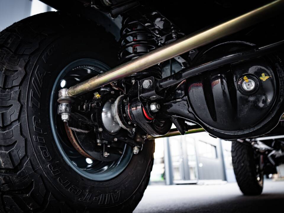 Bild 28/32 von Land Rover Defender 110 300Tdi (1997)