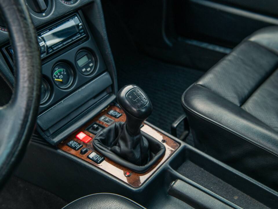 Bild 25/32 von Mercedes-Benz 190 E 2.5-16V (1992)