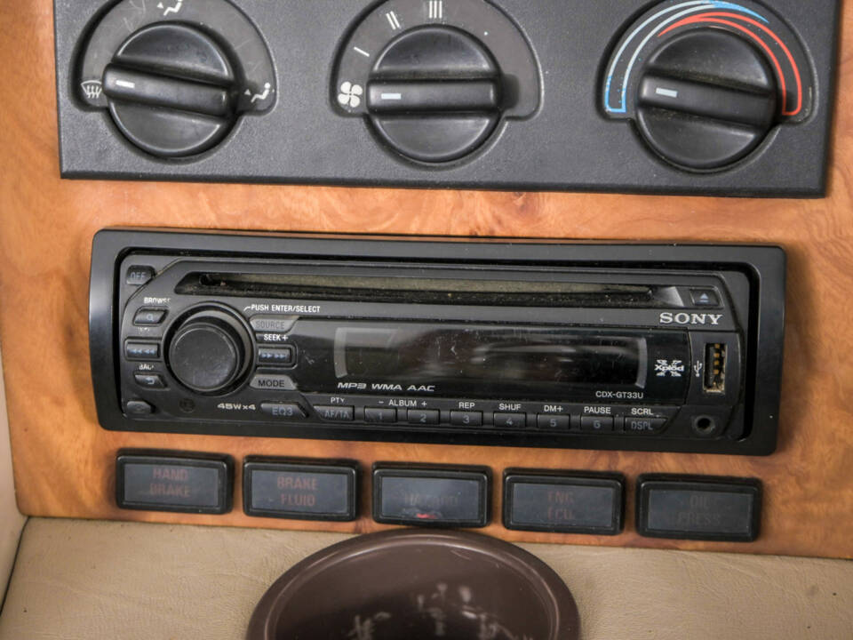 Bild 27/50 von MG RV8 (1993)