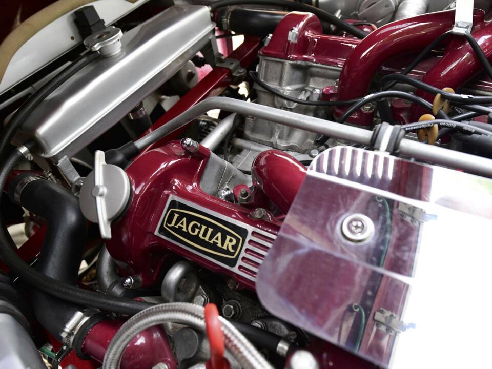 Image 37/50 de Jaguar Type E V12 (2+2) (1972)