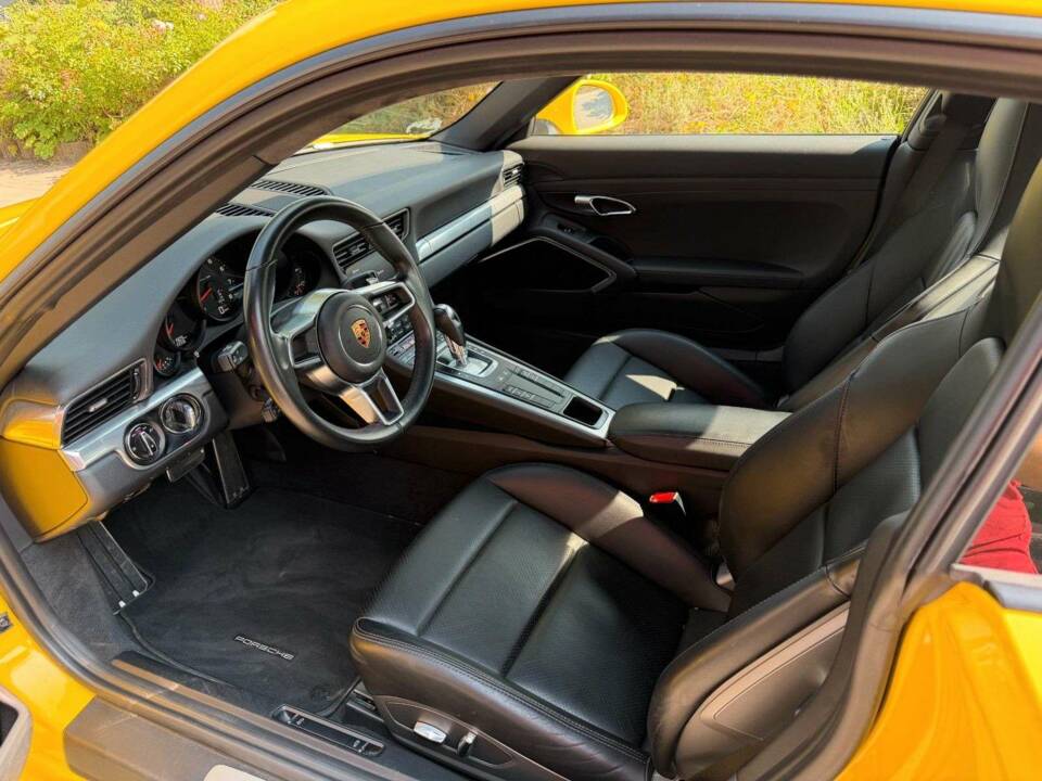 Image 13/27 of Porsche 911 Carrera (2018)