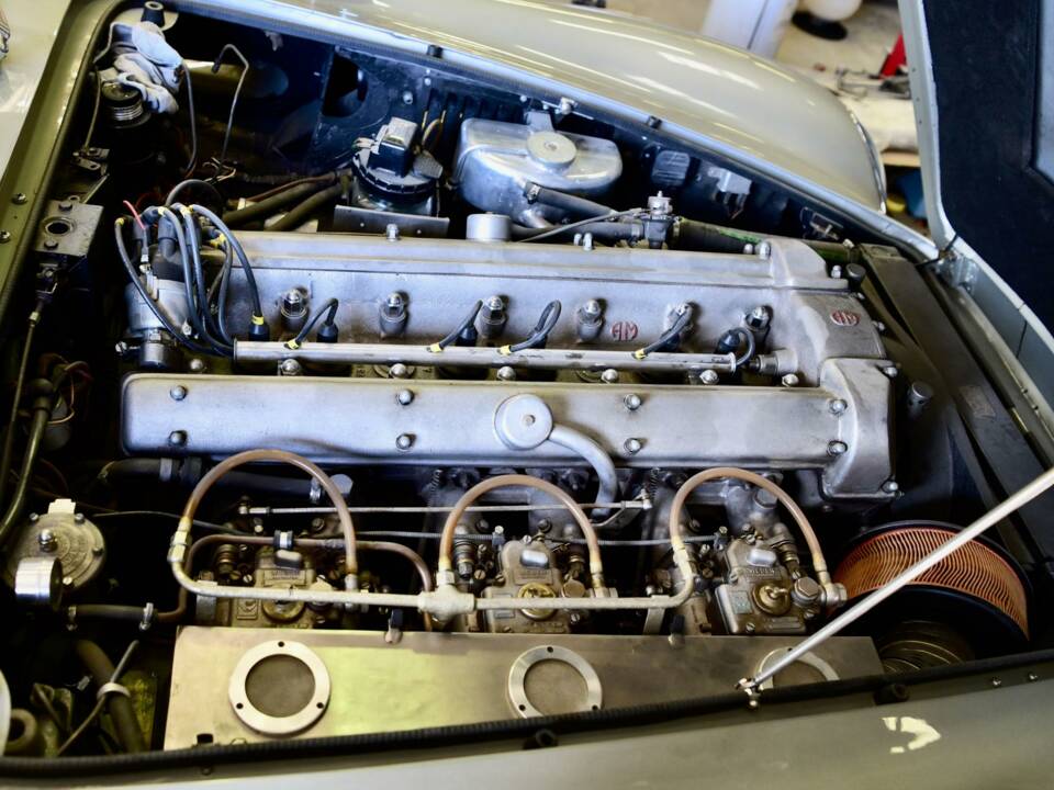 Bild 12/50 von Aston Martin DB 6 Vantage (1966)