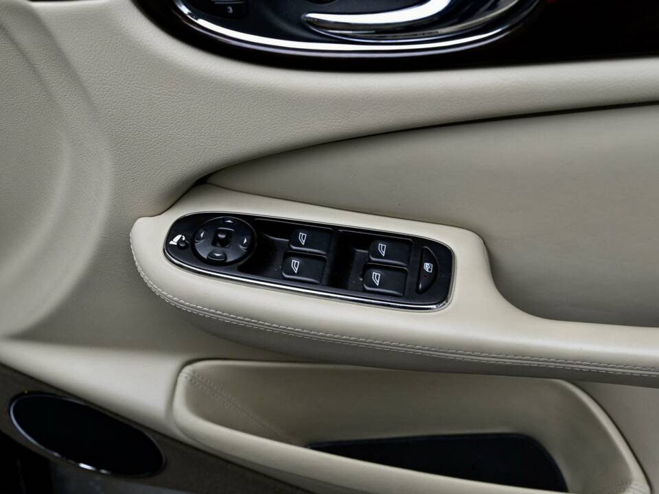 Image 46/50 of Jaguar XJ 8 4.2 (2006)