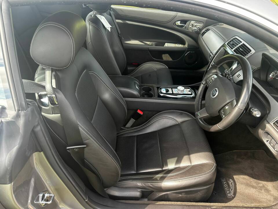 Image 19/46 of Jaguar XKR (2010)