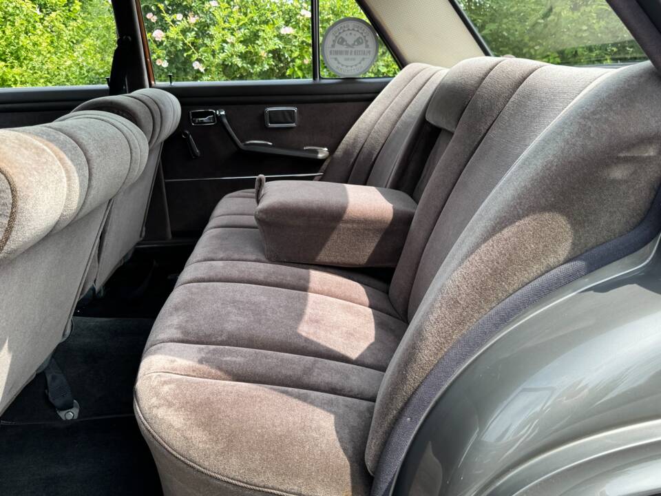 Image 22/47 of Mercedes-Benz 280 SE (1969)
