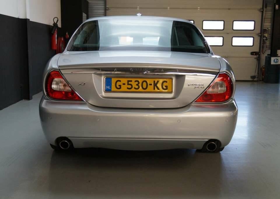 Image 31/50 of Jaguar XJ 8 4.2 (2007)