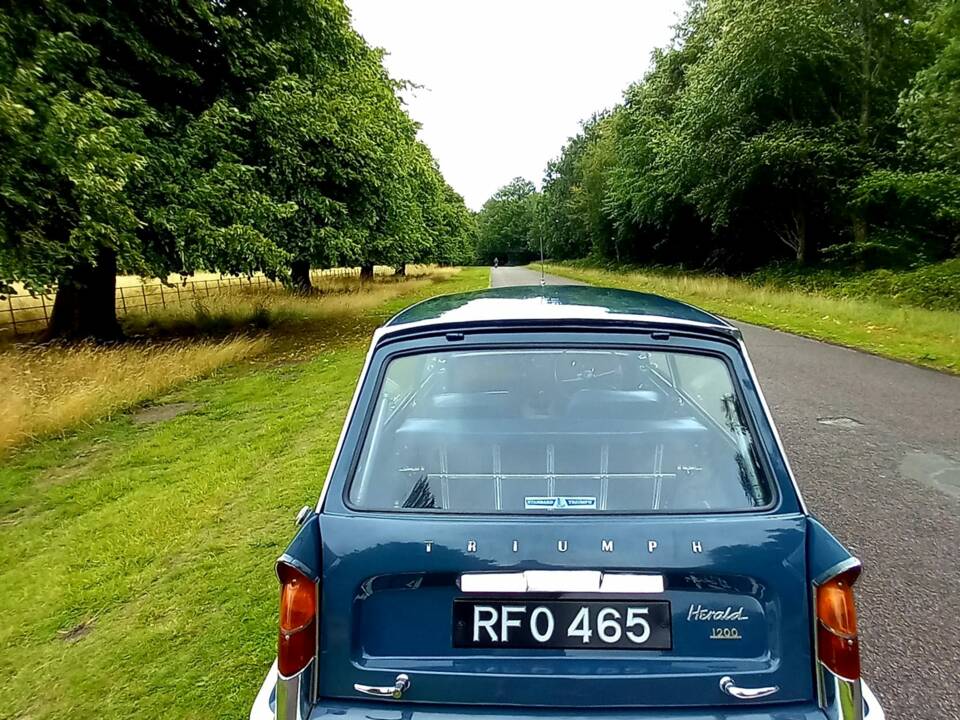 Image 54/93 of Triumph Herald 1200 (1964)
