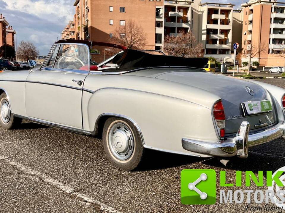 Image 5/10 of Mercedes-Benz 220 SE Cabriolet (1960)