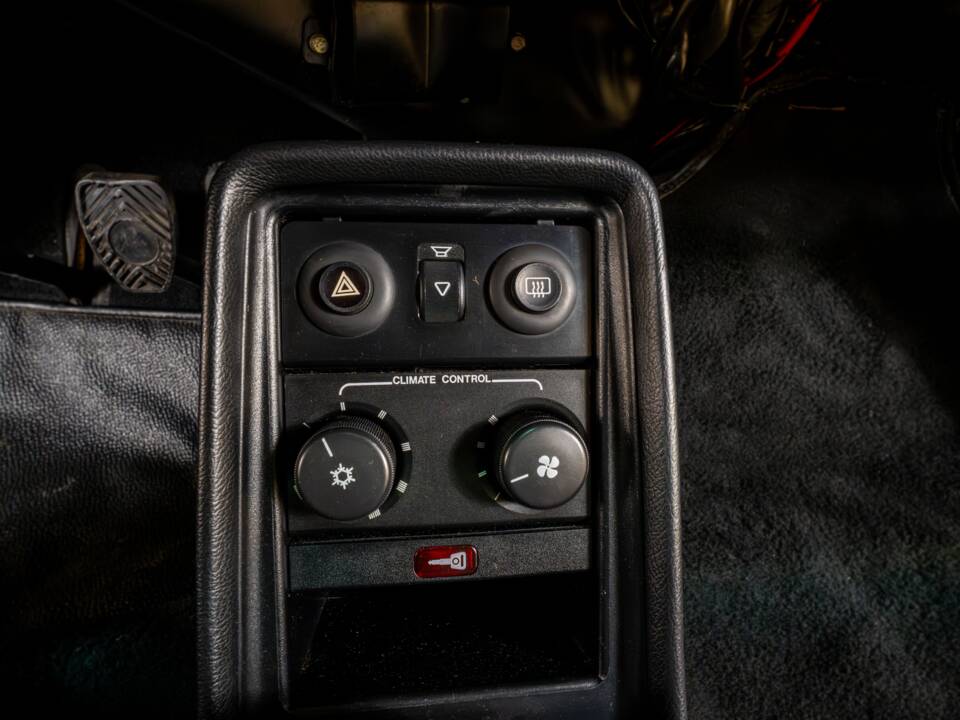 Image 28/38 of Porsche 911 Carrera 3.2 (1986)