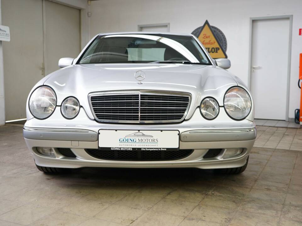 Bild 4/38 von Mercedes-Benz E 200 Kompressor (2001)