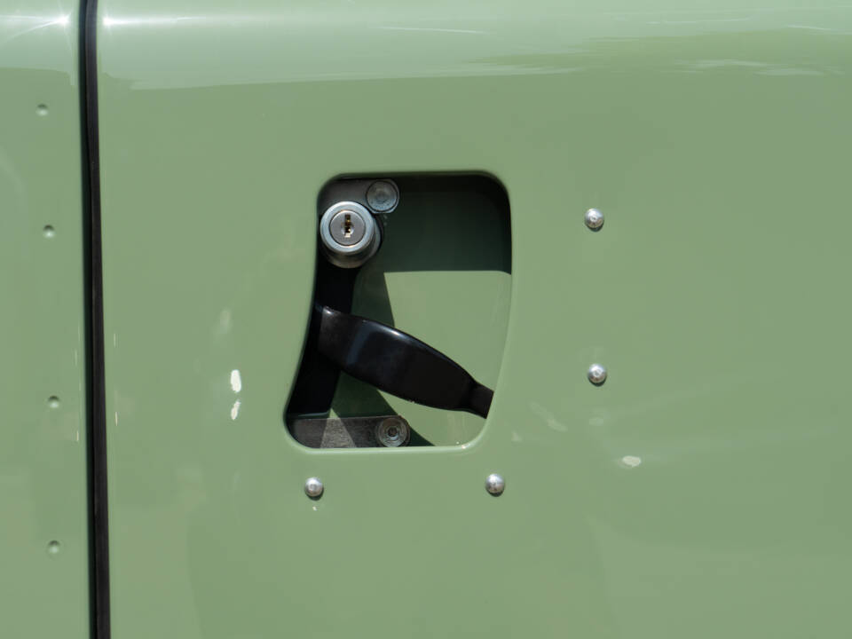 Image 15/30 of Land Rover 88 (1971)