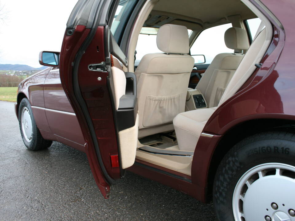 Image 29/69 de Mercedes-Benz 500 SE (1992)