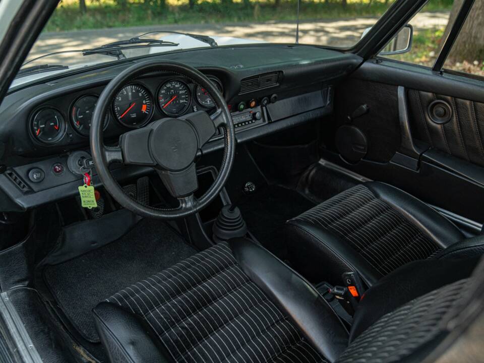 Image 33/50 de Porsche 911 SC 3.0 (1979)