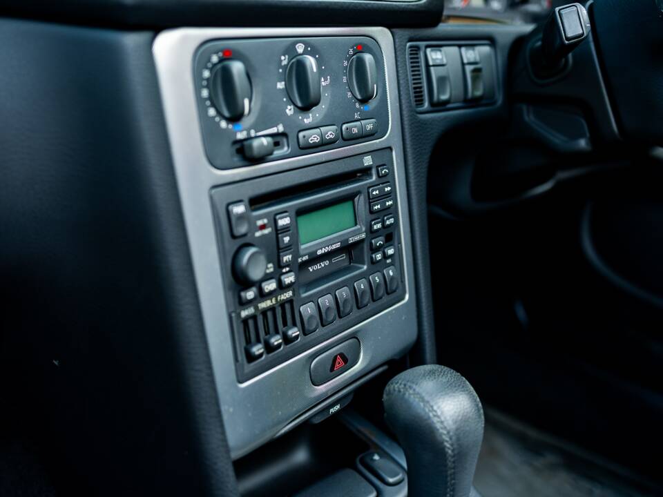 Image 30/48 of Volvo C70 2.0 T (2001)