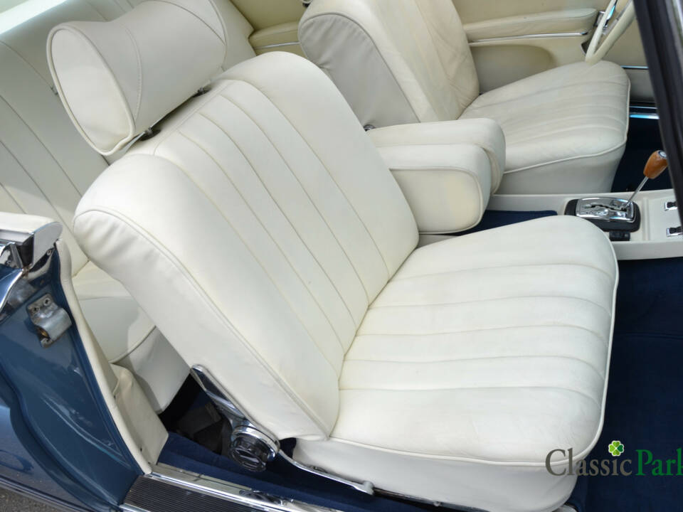 Image 21/50 of Mercedes-Benz 280 SE 3,5 (1971)