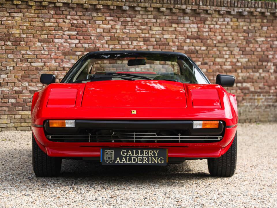 Image 15/50 de Ferrari 308 GTSi (1981)