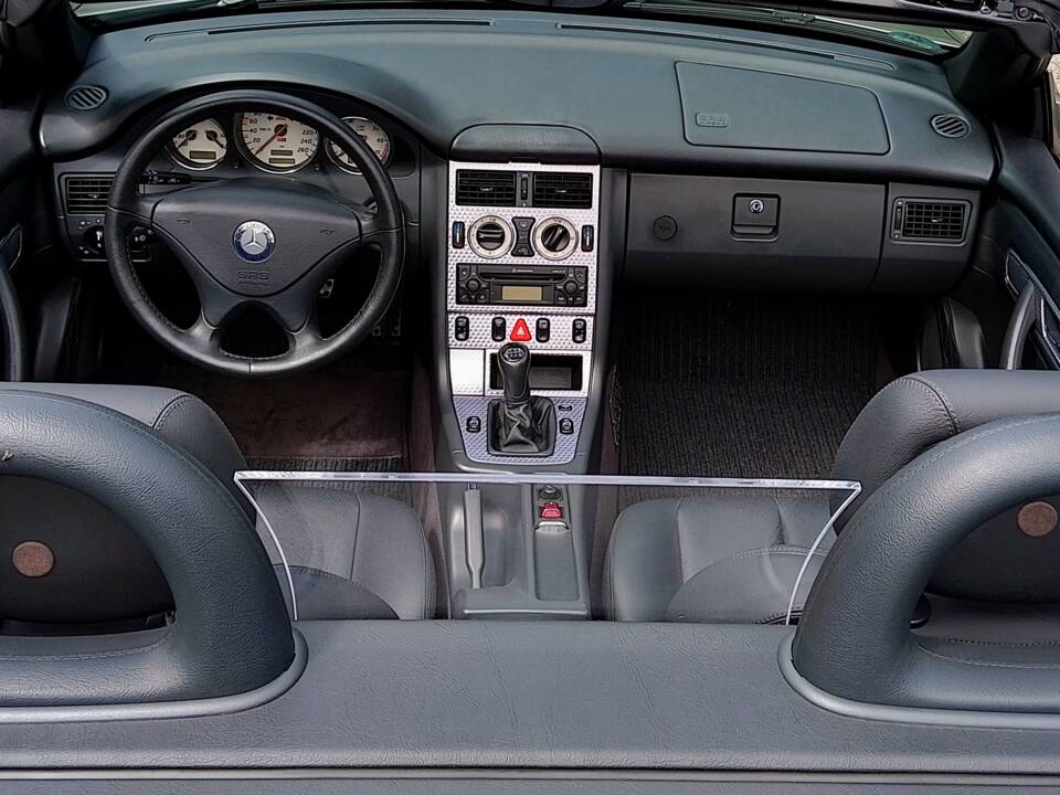 Immagine 8/10 di Mercedes-Benz SLK 200 Kompressor (2003)