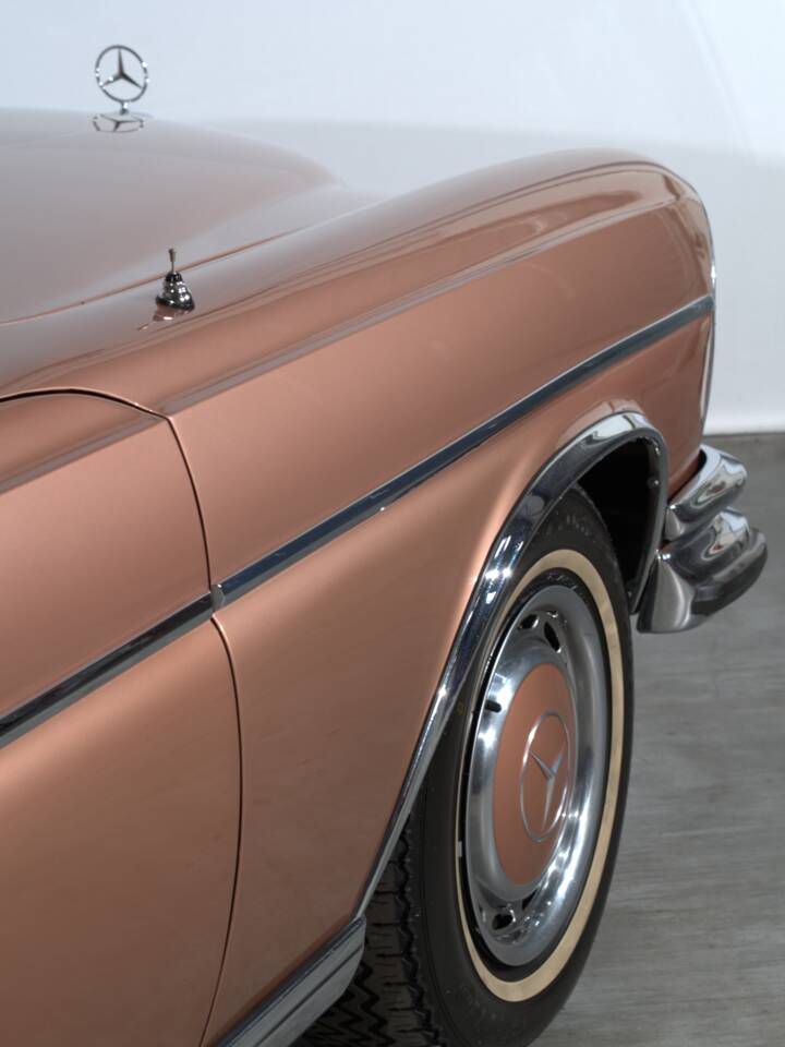 Image 27/57 of Mercedes-Benz 280 SE 3,5 (1971)