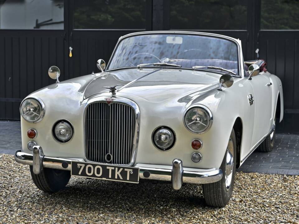 Image 2/50 of Alvis TD 21 (1962)