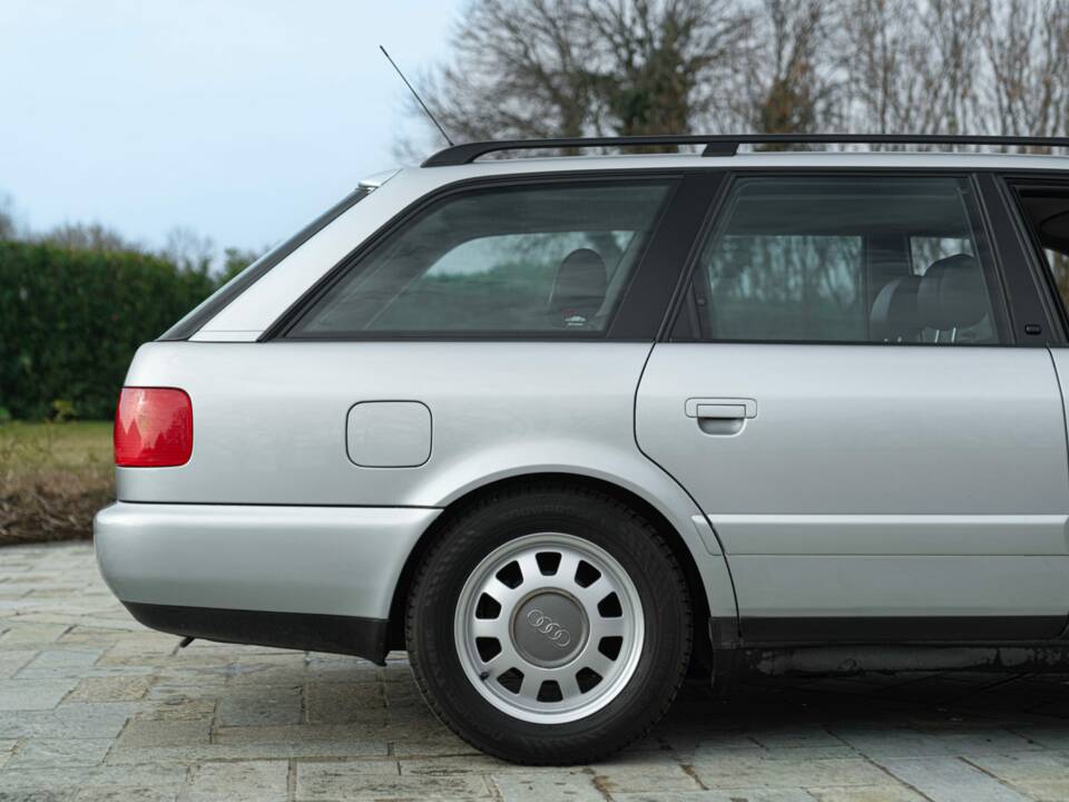 Bild 21/50 von Audi A6 Avant 2.0 quattro (1995)