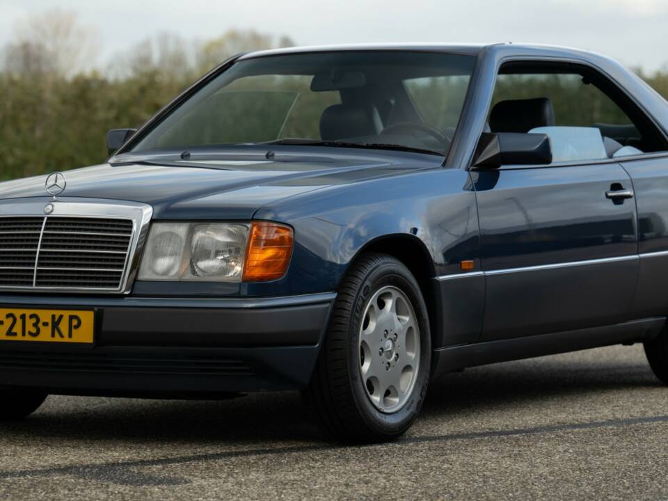 Bild 51/79 von Mercedes-Benz 200 CE (1993)