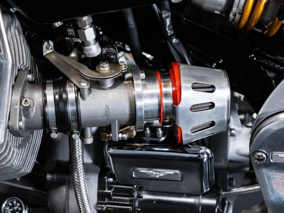 Image 23/50 de Moto Guzzi Daytona RS (1998)