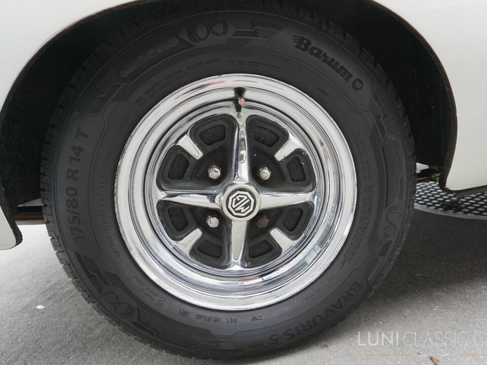 Image 28/54 de MG MGB GT (1974)